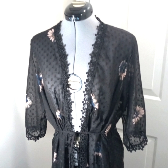Womens Sz Med Cover-up or light weight house coat (see through) with 🌼 flowers - Picture 4 of 7